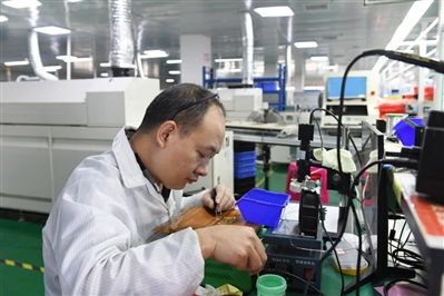 咸寧日報 科技創(chuàng)新推進(jìn)新品研發(fā)